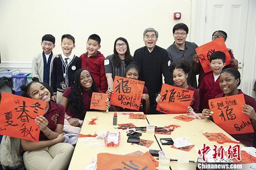 資料圖：中美兩國小學生體驗中國傳統(tǒng)文化。 <a target='_blank' href='http://www.chinanews.com/'>中新社</a>記者 廖攀 攝