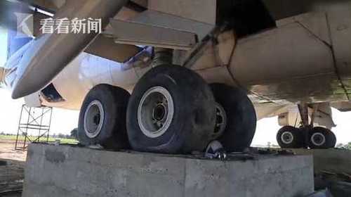 田地里有飛機(jī)！泰國村民一覺醒來被波音747驚呆