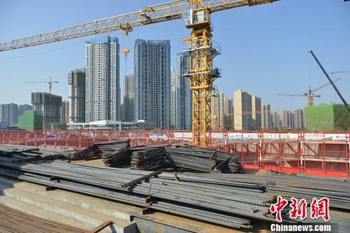 資料圖：成都一在建房產(chǎn)項目。<a target='_blank' href='http://www.chinanews.com/'>中新社</a>記者 張浪 攝