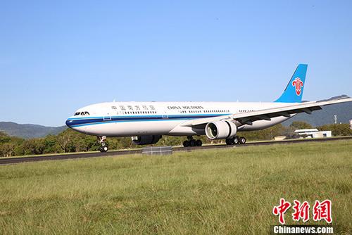 圖為飛機著陸。 <a target='_blank' href='http://www.chinanews.com/'>中新社</a>記者 陶社蘭 攝