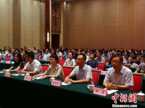 20日，太原市僑聯(lián)青年委員會和太原市海外歸國人員協(xié)會成立。楊杰英 攝