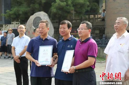 活動中，陽城縣統(tǒng)戰(zhàn)部和僑聯(lián)向華裔青少年展示陽城獨特的文化?！“总娚?攝