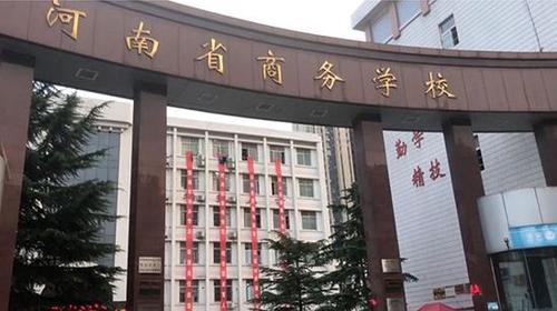 鄭州中專常年軍訓(xùn)致學(xué)區(qū)房變?cè)胍舴?居民投訴無解