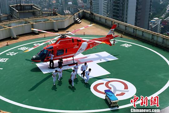 廣西開展“空中120”緊急救援演練救治實(shí)現(xiàn)地空同達(dá)