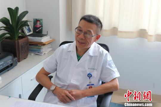 浙江省立同德醫(yī)院精神一科主任醫(yī)師金衛(wèi)東?！堅娪?攝