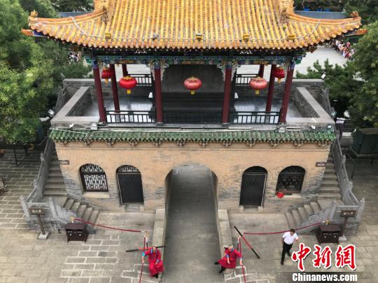 海外華文媒體參觀皇城相府。胡健 攝