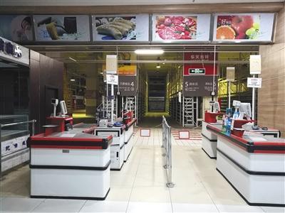 9月1日，樂天瑪特酒仙橋店尚未開業(yè)，貨架已清空。新京報記者 張曉榮 攝