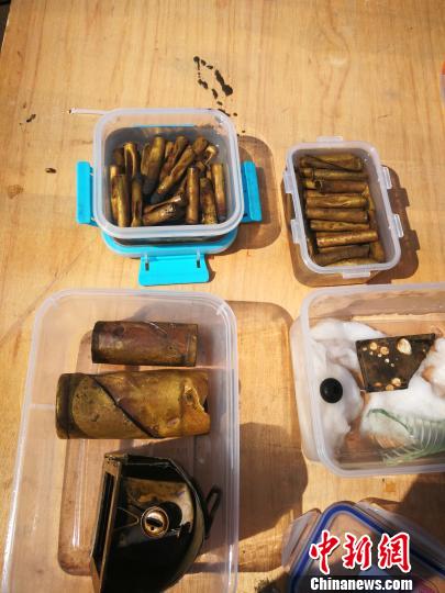 包括鍋爐、斜桁、舷窗、艙門、鐵甲堡襯木等艦體結(jié)構(gòu)，毛瑟步槍子彈、左輪手槍子彈、37毫米炮彈、47毫米炮彈等武器裝備?！∨砗?攝