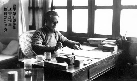 1937年春，豐子愷在緣緣堂二樓書房作畫
