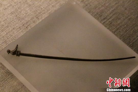 漢代漆鳩杖。　朱建兵 攝