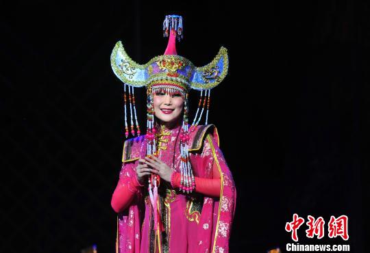 大型原創(chuàng)舞劇《天齊兒》。　于海洋 攝