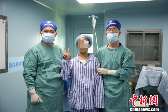 克石圓月10月30日在成都接受手術治療?！⊥貔i 攝