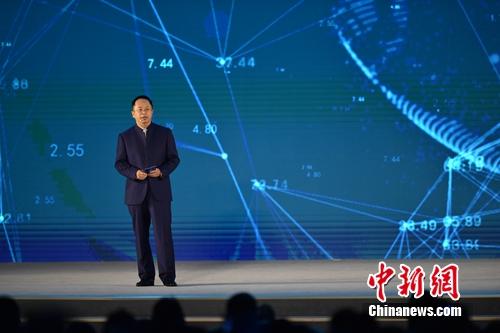 周鴻祎在互聯(lián)網(wǎng)大會上介紹360安全大腦。<a target='_blank' href='http://www.chinanews.com/' >中新網(wǎng)</a> 李駿 攝