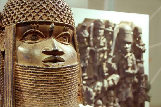 Exhibition view of “Looted Art？ The Benin Bronzes” at MKG in Hamburg。