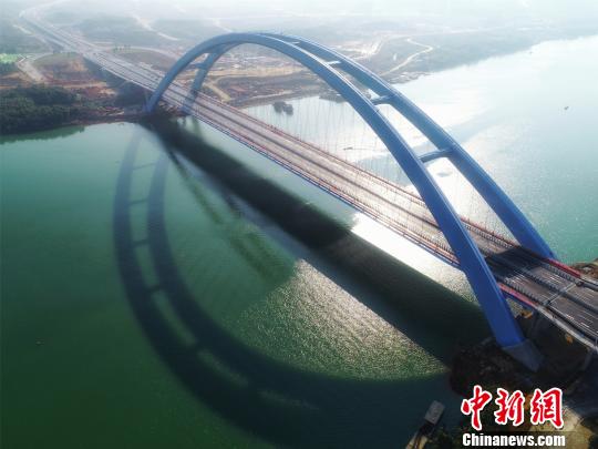 航拍官塘大橋?！⊥跻哉?攝