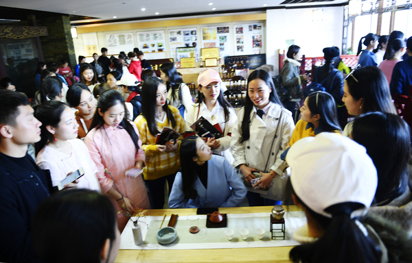 選拔入圍，全國各地的茶藝師走近云南，在茶學(xué)院互相交流