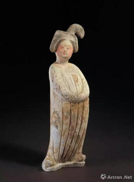 唐代墮馬髻女立俑，故宮博物院藏