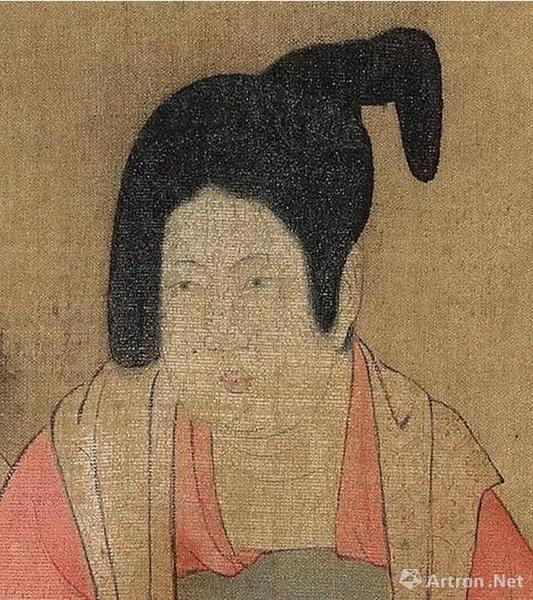《虢國(guó)夫人游春圖》中梳墮馬髻的女性之一