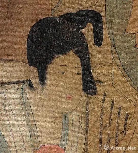 《虢國(guó)夫人游春圖》中梳墮馬髻的女性之二