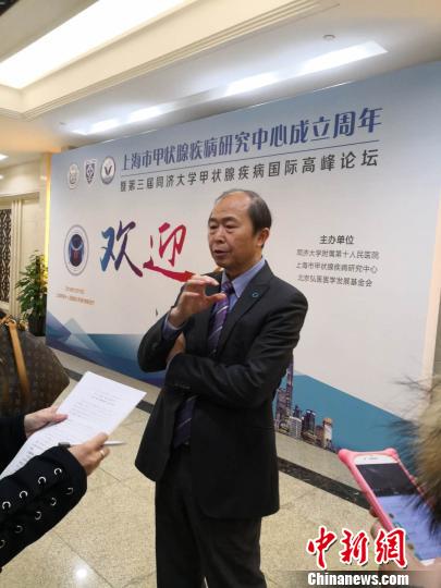 上海市甲狀腺疾病研究中心主任鄒大進教授表示，當下對甲狀腺疾病的治療既存在治療不足，又存在治療過度。　陳靜 攝