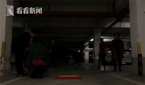天冷廣場舞大媽轉戰(zhàn)地下車庫 居民:碰到人誰的責