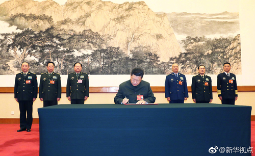 1月4日上午，中共中央總書記、國家主席、中央軍委主席習近平簽署中央軍委2019年1號命令，向全軍發(fā)布開訓動員令。（文字記者：李宣良、梅世雄 攝影記者：李剛）