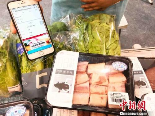 新零售改造傳統(tǒng)農(nóng)業(yè)，實(shí)現(xiàn)可溯源的豬肉。張斌 攝