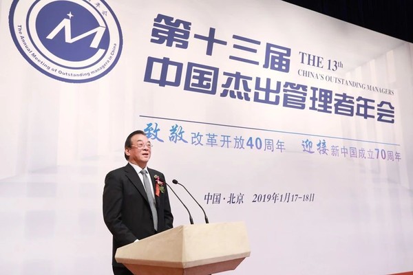 第十二屆全國(guó)政協(xié)經(jīng)濟(jì)委員會(huì)副主任石軍作題為“中國(guó)經(jīng)濟(jì)轉(zhuǎn)型方法論”的重要報(bào)告，對(duì)當(dāng)下社會(huì)各界最為關(guān)心的中國(guó)經(jīng)濟(jì)轉(zhuǎn)型方向、模式、動(dòng)力、路徑等進(jìn)行了詳細(xì)的解讀和分析。