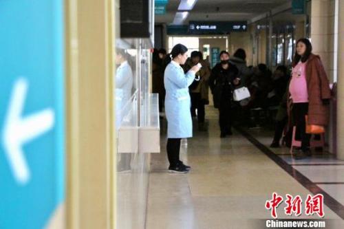 “全面二孩”政策放開三年后，曾被稱為中國“最敢生”省份的山東二孩生育熱潮正在降溫?！≮w曉 攝