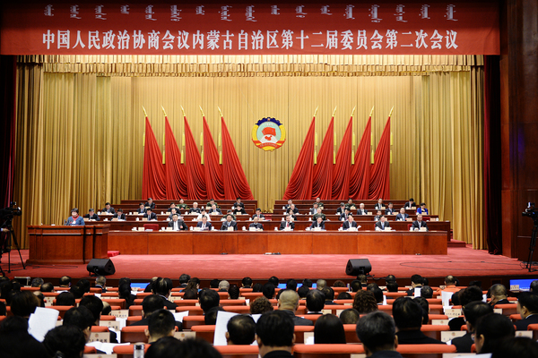 1、1月25日上午，中國(guó)人民政治協(xié)商會(huì)議內(nèi)蒙古自治區(qū)第十二屆委員會(huì)第二次會(huì)議在內(nèi)蒙古人民會(huì)堂開幕。