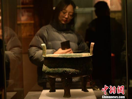 該展覽分為回歸、興起、融合3個(gè)單元，以實(shí)物展示與圖片、文字展板相結(jié)合的形式，生動(dòng)講述了早期秦文化故事。該展覽持續(xù)至2月28日?！《∷?攝