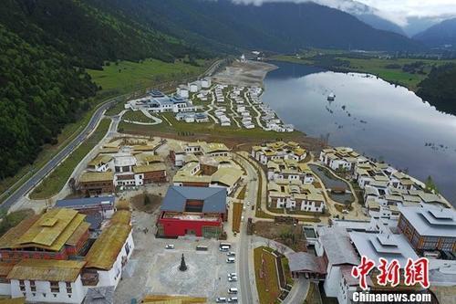 資料圖：初夏的西藏林芝魯朗小鎮(zhèn)美輪美奐。<a target='_blank' href='http://www.chinanews.com/'>中新社</a>記者 張浪 攝