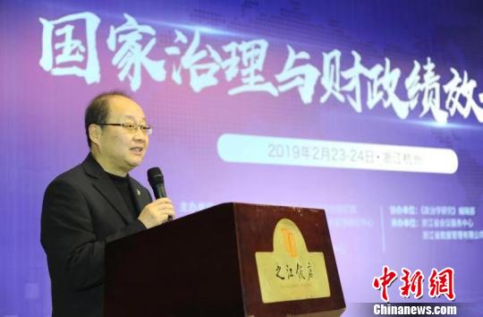 中國(guó)社會(huì)科學(xué)院政治學(xué)研究所所長(zhǎng)房寧。　張茵 攝