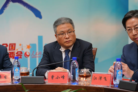 曾小峰   中華醫(yī)學(xué)會(huì)風(fēng)濕病學(xué)戶主任委員、北京協(xié)和醫(yī)院風(fēng)濕免疫科主任