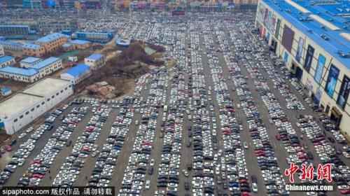 資料圖：航拍長春某商場停車場，上萬停車位爆滿。 圖片來源：SipaPhoto 版權作品 請勿轉載