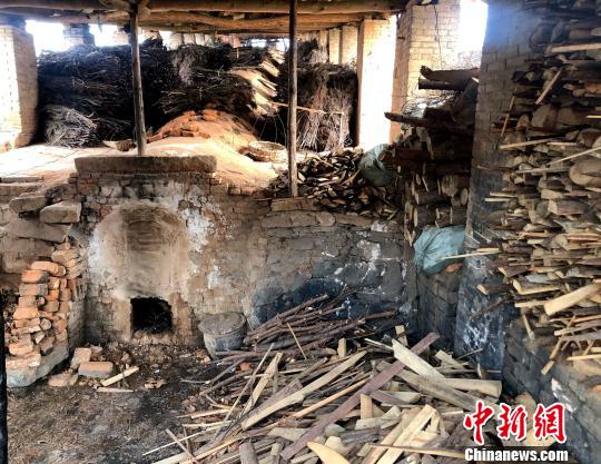 圖為痘姆古陶的古龍窯?！∠默?攝