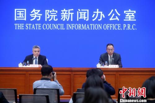 3月25日，中國國務院新聞辦公室在北京舉行國務院政策例行吹風會，中國國家醫(yī)療保障局副局長陳金甫介紹全面推進生育保險和職工基本醫(yī)療保險合并實施有關情況，并答記者問。<a target='_blank' href='http://www.chinanews.com/'>中新社</a>記者 張宇 攝