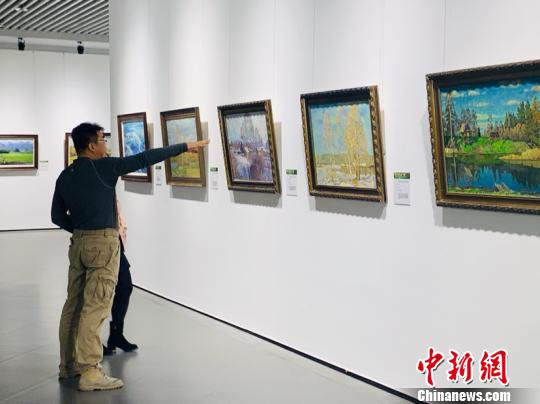 “朝‘畫(huà)’夕‘詩(shī)’”主題展開(kāi)展150余幅油畫(huà)搭建中俄交流平臺(tái)