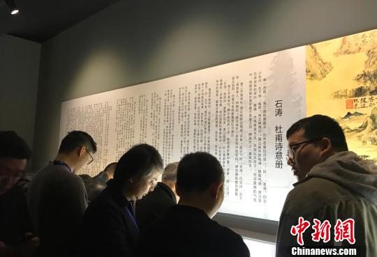圖為清朝畫家石濤的傳世精品《杜甫詩意冊》十開亮相揚州。　崔佳明 攝
