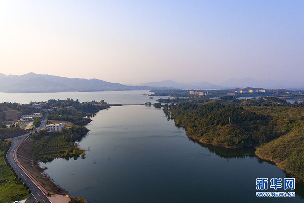 西柏坡文旅小鎮(zhèn)周邊景色怡人。新華網(wǎng) 王立鵬攝
