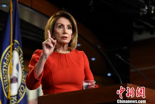 當(dāng)?shù)貢r(shí)間4月4日，美國國會眾議院議長、民主黨人佩洛西在每周例行記者會上表示，司法部長巴爾應(yīng)盡快公開“通俄門”報(bào)告。<a target='_blank' href='http://www.chinanews.com/'>中新社</a>記者 陳孟統(tǒng) 攝