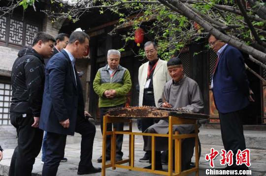 論壇開(kāi)幕之前，與會(huì)專家參訪皇城相府、郭峪古城、邸洎城、天官王府等古堡民居?！『卵嗄?攝