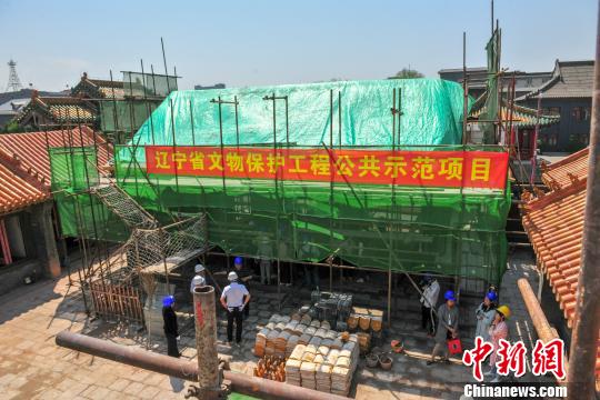 遼寧省首項文物保護工程公共示范和觀摩體驗活動在沈陽故宮太廟建筑群修繕工地啟動。　于海洋 攝