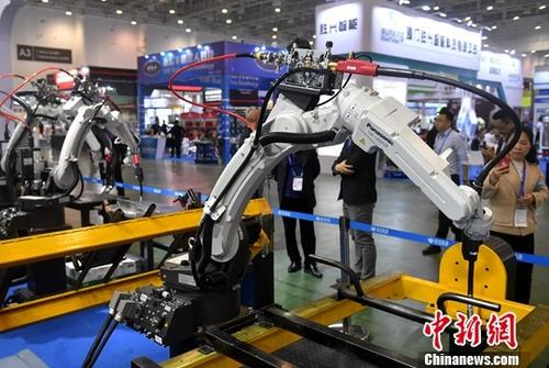 資料圖：商家在廈門工業(yè)博覽會(huì)上展示的工業(yè)自動(dòng)化設(shè)備。<a target='_blank' href='http://www.chinanews.com/'>中新社</a>記者 呂明 攝