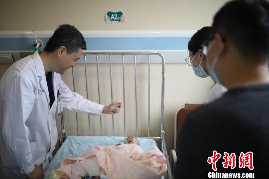 目前患者康復(fù)良好，即將出院。　芊燁 攝