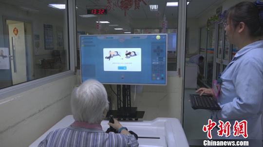 合理的訓練有助于減緩疾病進展，特別是提高大腦的處理信息的能力，將減少健忘所帶來的嚴重后果。　康玉湛 攝