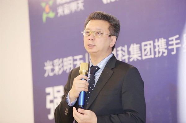 星創(chuàng)視界創(chuàng)始人兼執(zhí)行長王智民接受記者采訪。
