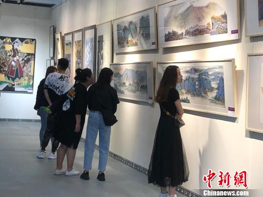 中蒙大學(xué)生設(shè)計(jì)藝術(shù)展開幕兩國(guó)5所高校740件作品參展