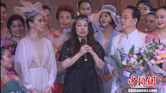 華裔時(shí)裝設(shè)計(jì)師Grace　Chen?！】涤裾?攝