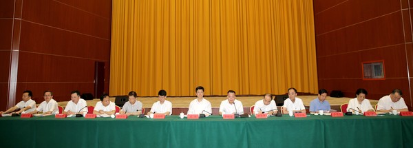 圖為泉州市委與市政協(xié)召開“推動(dòng)民營(yíng)企業(yè)發(fā)展 高質(zhì)量落實(shí)趕超”專題協(xié)商會(huì)議現(xiàn)場(chǎng)